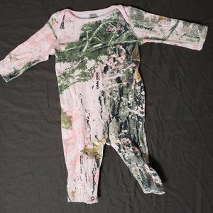 Cabelas One Piece Outfit Pink Camo Design Hunt Like New Condition Size 3-6 Month